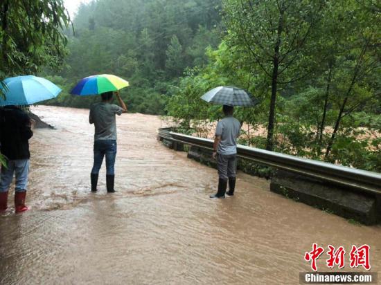 四川大暴雨最新情况报告，暴雨影响及应对措施更新速递